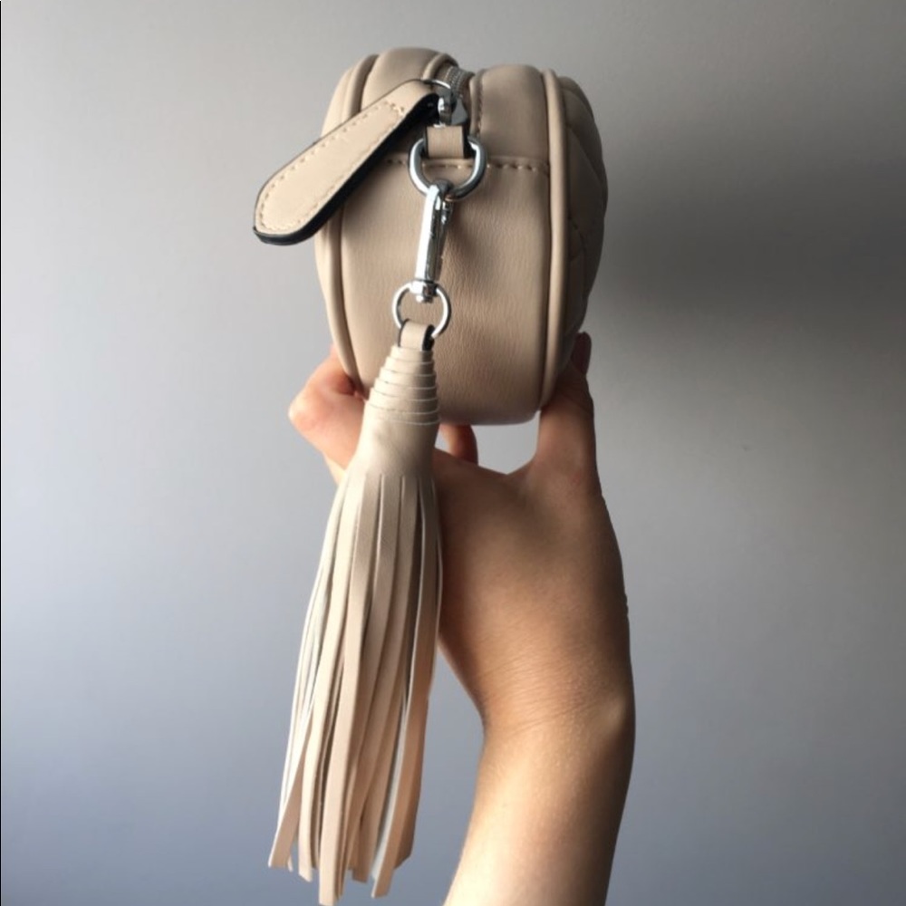 🌟NEW🌟 Vegan Leather Quilted Waist Pack - Picture 4 of 8